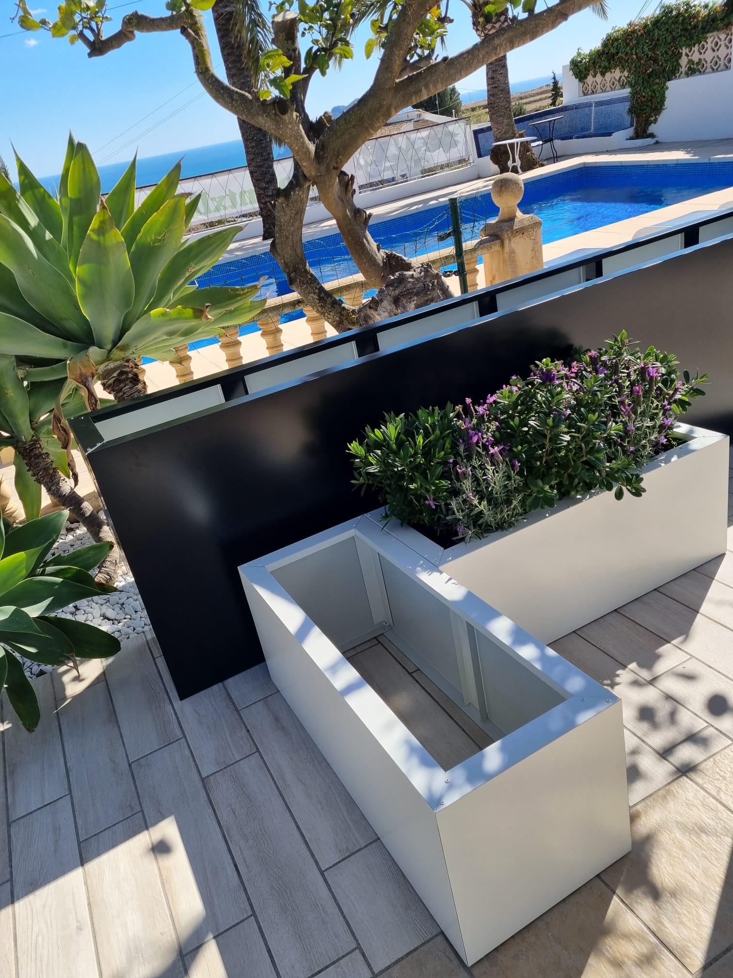 Maatwerk plantenbak rond boom